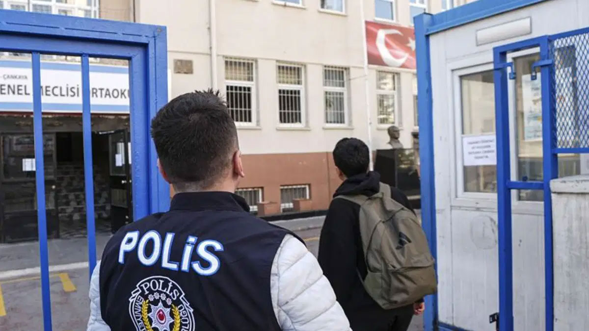 Okulda tehdit iddiası: Öğrencinin evinde arama yapıldı