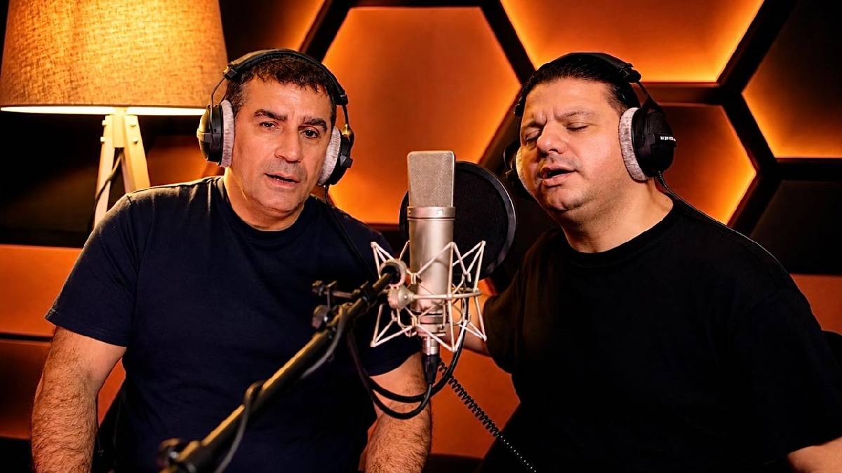 Renklerin ustası bu kez türkü söyledi