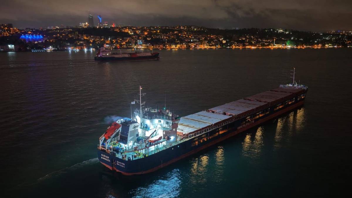 İstanbul Boğazı'nda gemi arızası! Trafik çift yönlü askıya alındı