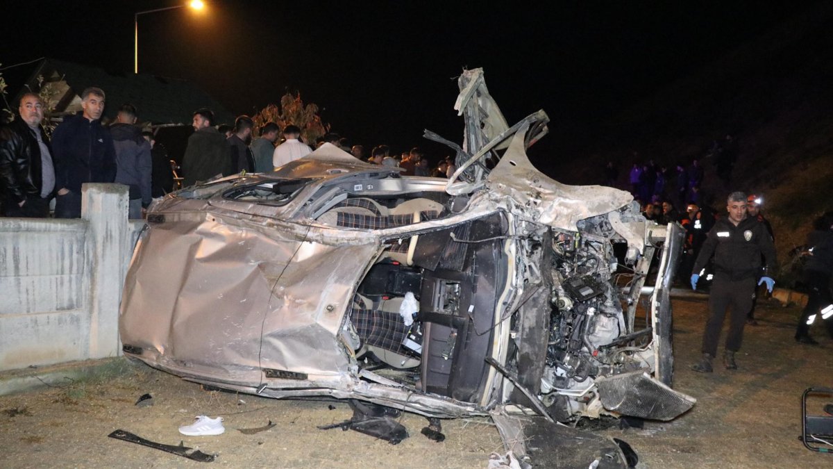 Erzurum’da otomobil şarampole yuvarlandı: 2 ölü, 2 yaralı