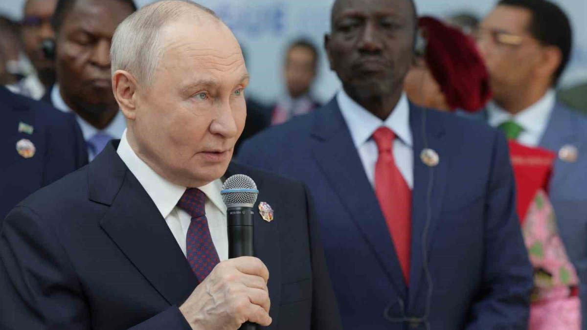Putin: Elon Musk gerçek bir dahi
