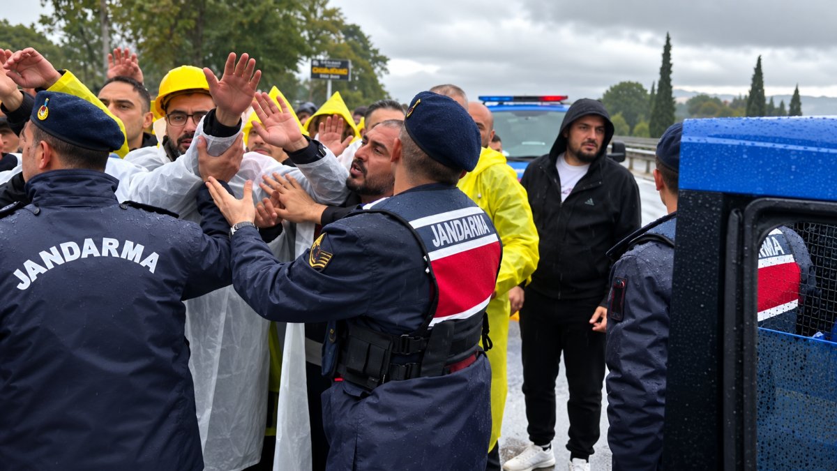 Soma’da madencilerin yürüyüşü güvenlik güçlerinin müdahalesiyle durduruldu