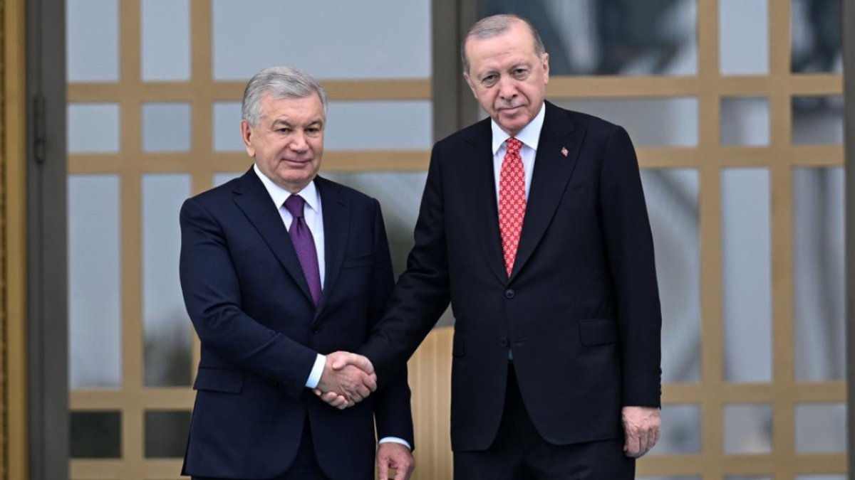 Erdoğan, Mirziyoyev ile bir araya geldi