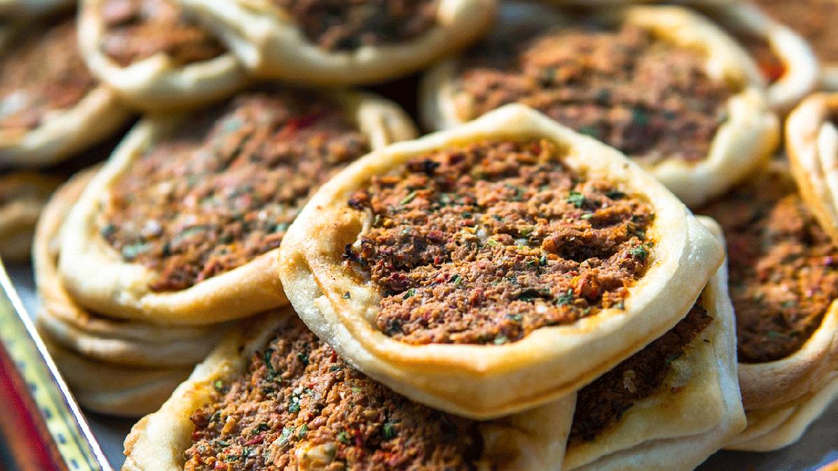 Oklavaya gerek kalmadan lahmacun lezzeti yakalayın: Pratik kaytaz böreği tarifi!