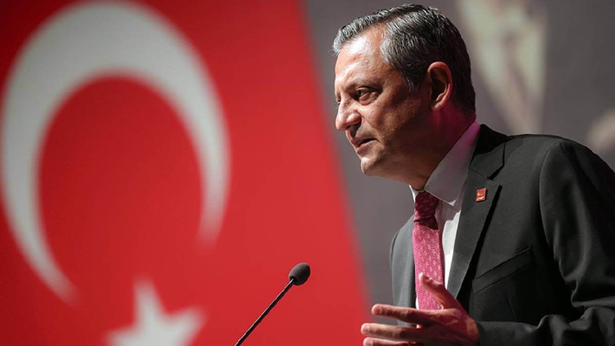 Özgür Özel: Cumhuriyetin yıkılmasına izin vermeyeceğiz