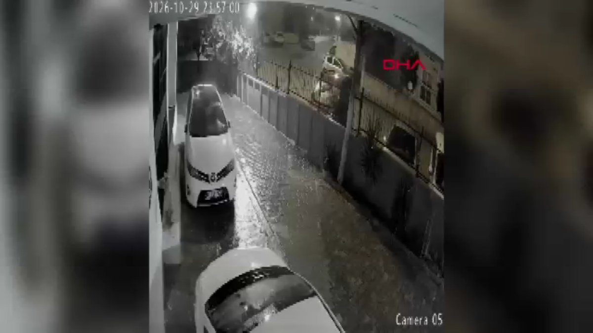 Sokak ortasında havai fişek patlattılar; balkon ve araçlara zarar verdiler