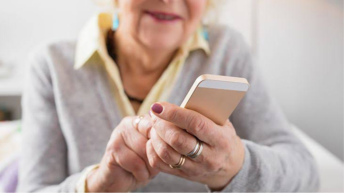 "Bırak şu telefonu" uyarısında roller değişti! Yaşlılar arasında internet kullanımı 6 kat arttı