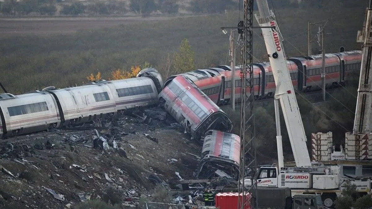 İspanya'da 74 kişinin öldüğü tren faciasında ön rapor çıktı: Hız sınırının çok üzerindeydi