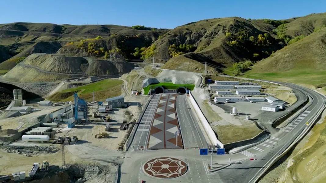 20 dakikalık yol 5 dakikaya düşüyor: Tünel hizmete açıldı