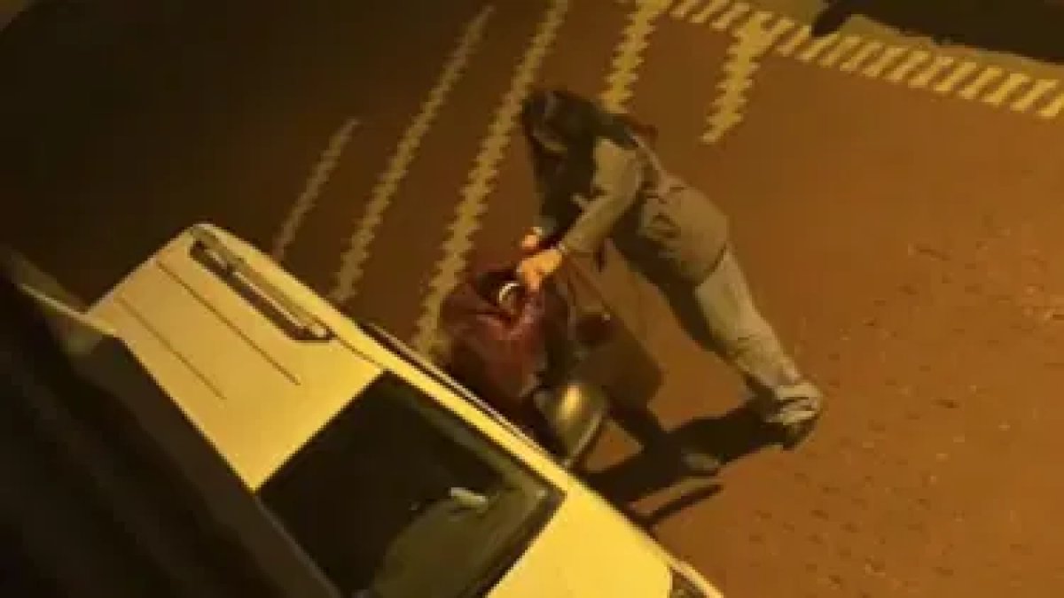 Esenyurt'ta bir kadın sokak ortasında tartıştığı erkeği darbetti