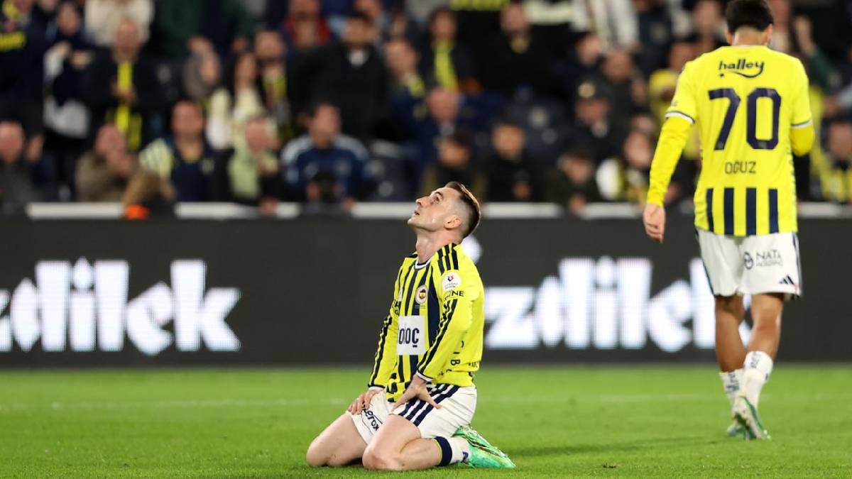 Kadıköy'de Fenerbahçe'ye soğuk duş! Göztepe kanaryayı 2 dakikada yıktı