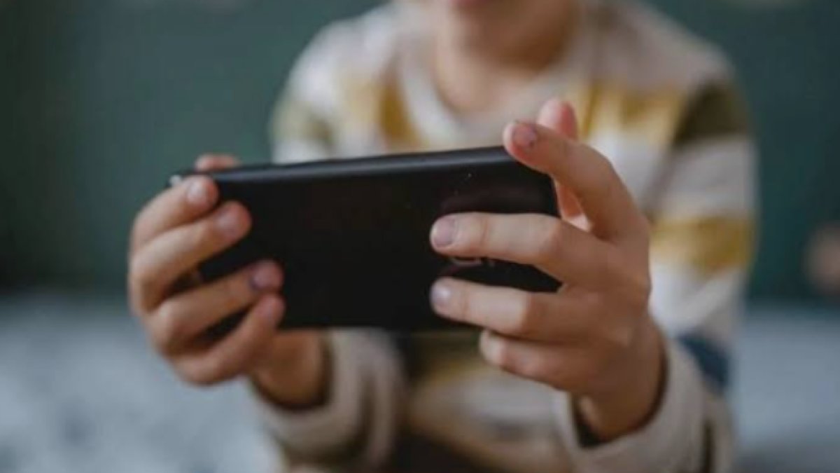Beklenen gün geldi: 15 yaş altı sosyal medya yasağı başladı mı, Tiktok, Instagram 15 yaş engeli nasıl kalkar?