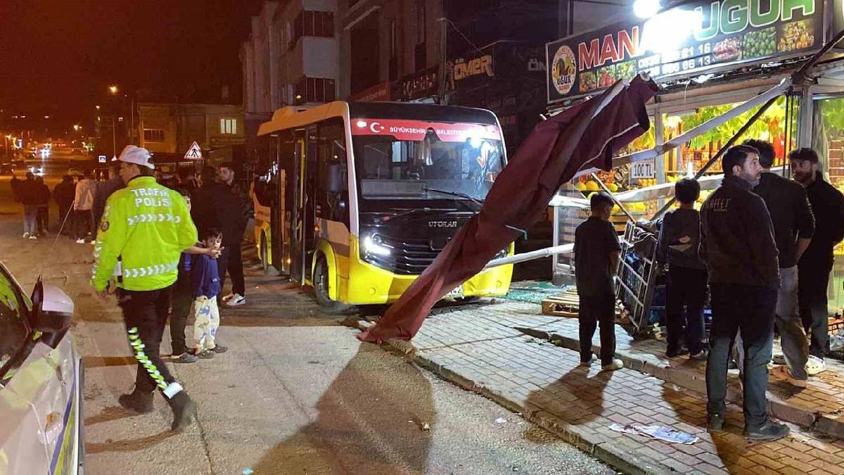 Bursa'da korku dolu anlar: Freni boşalan minibüs ortalığı savaş alanına çevirdi