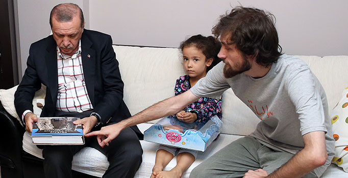 Erdoğan'dan 15 Temmuz demokrasi şehidi Mustafa Cambaz'ın ailesine taziye: Oğlu babasını anlattı