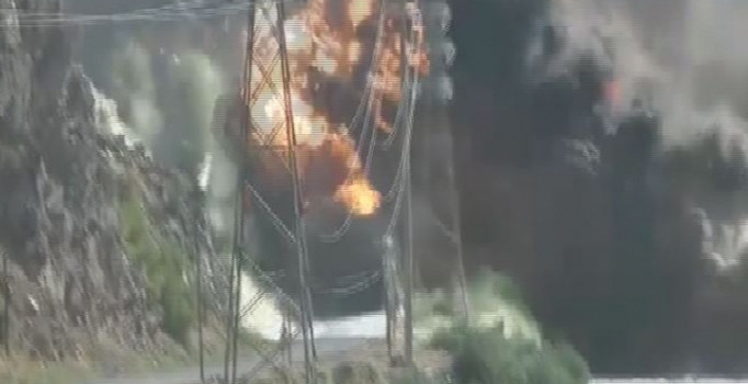 Hakkari-Çukurca karayolunda 5 ton bomba yüklü araç imha edildi