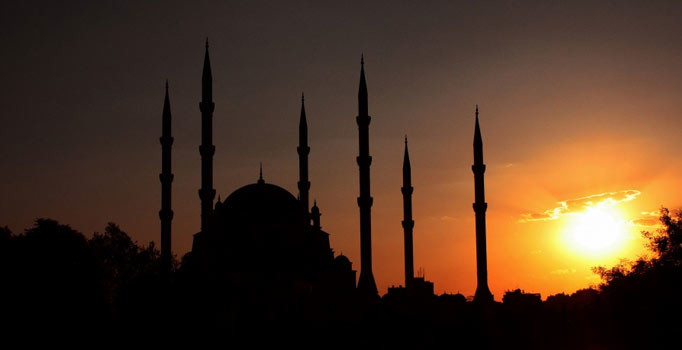 Gece okunan sela İzmirlileri tedirgin etti