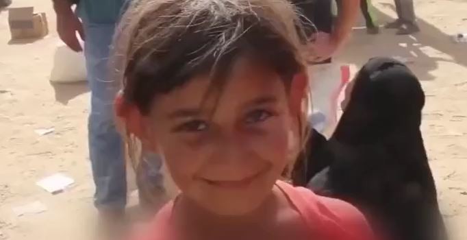 Adını hatırlamayan mülteci kız yürekleri burktu