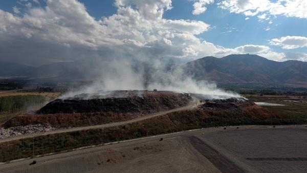 Erzincan'da kent çöplüğü 9 gündür yanıyor
