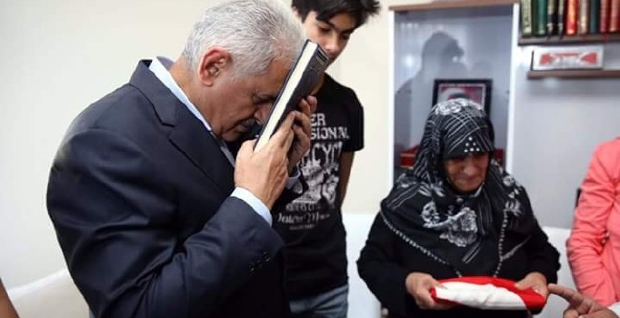 Başbakan Yıldırım, Erzincan’da şehit ailelerini ziyaret etti