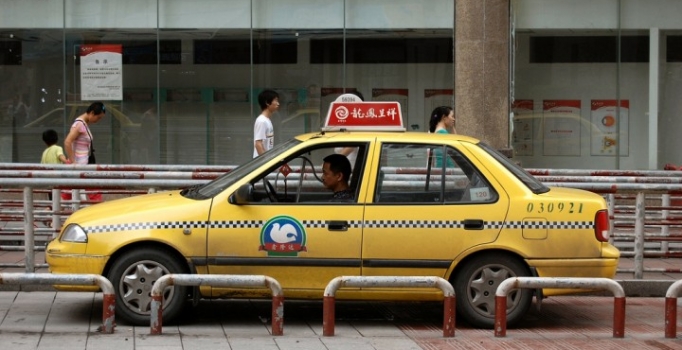 300 altın kolye buldu, hiç düşünmeden polise götürdü