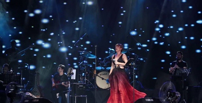 Funda Arar ve Grup 27’den kurtuluş konseri