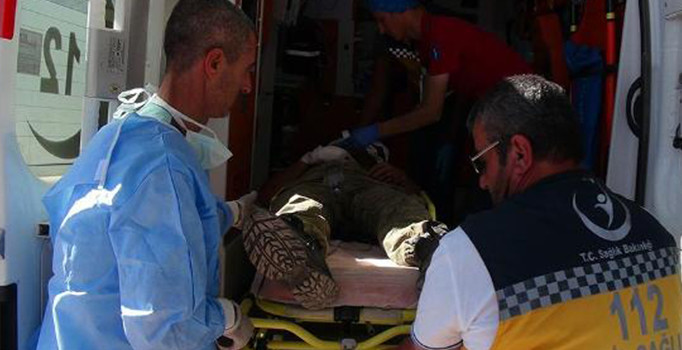 Suriye'de çatışmalarda yaralanan 1 Türk askeri ve 6 ÖSO'lu Türkiye'ye getirildi