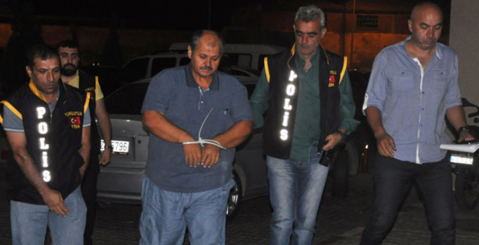 Adil Öksüz’ün hocası Paris’e kaçarken yakalandı