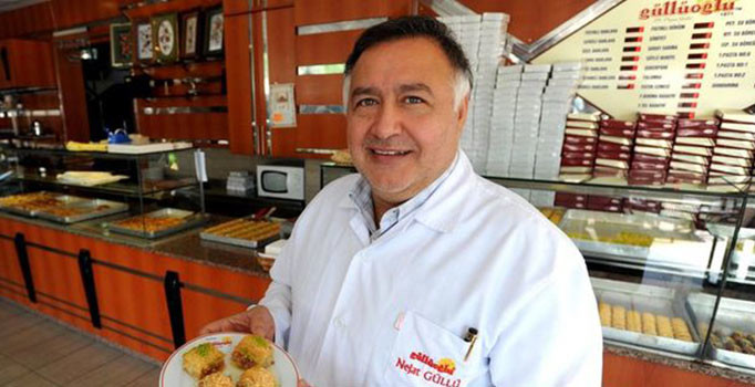Ünlü baklavacı Nejat Güllü'ye 'tutuklanmak üzere yakalama kararı' çıktı