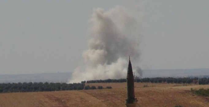 Fırat Kalkanı Harekatı kapsamında DAEŞ mevzileri, TSK'nın fırtına obüsleri ile vuruluyor