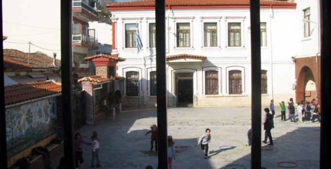 Yunanistan'dan eğitime engel! 9 Türk okulu kapatıldı