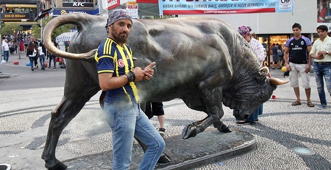 Aziz Yıldırım'ı protesto yürüyüşüne sadece 1 kişi katıldı