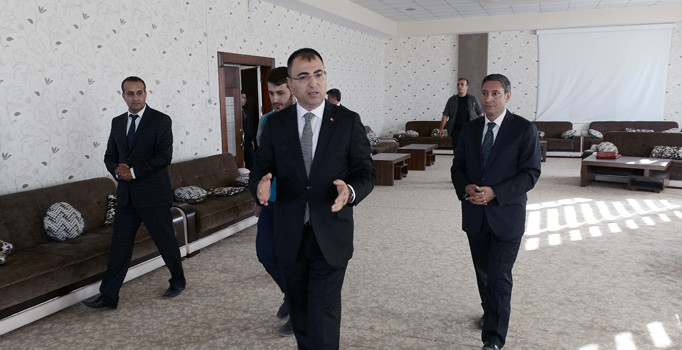 FETÖ'nün eski okulunda bulunan odalar Valiyi şaşırttı