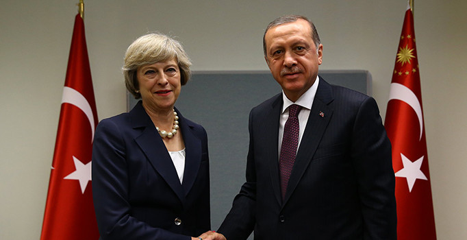 Cumhurbaşkanı Erdoğan İngiltere Başbakanı May ile bir araya geldi