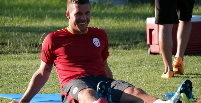 Podolski’den Nani ve Van Persie’ye gönderme