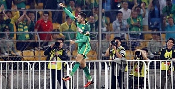 Beijing Guoan'ın 3-0 galip geldiği maçta Burak Yılmaz yıldızlaştı