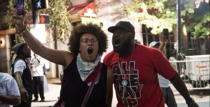 ABDpolis tarafından öldürülen adamın kızı konuştu: Babamı kitap okurken öldürdüler