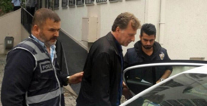 Galatasaraylı eski futbolcu İsmail Demiriz, FETÖ soruşturmasından tutuklandı