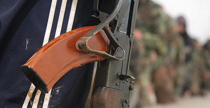 Terör örgütü PKK/PYD'ye bağlı silahlı güçler hamile gazeteciyi darp etti