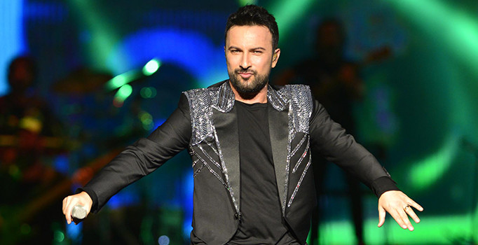 Tarkan'dan yabancı hayranlarına dev sürpriz