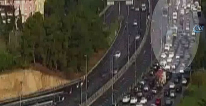 Acıbadem'deki metrobüs faciası kamerada!