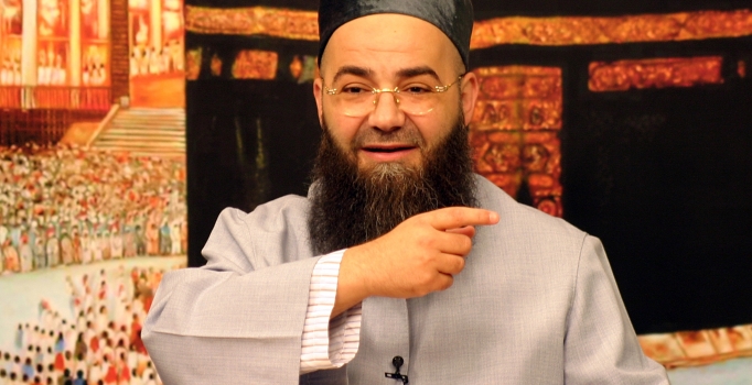 Cübbeli Ahmet hoca 
hastaneye kaldırıldı