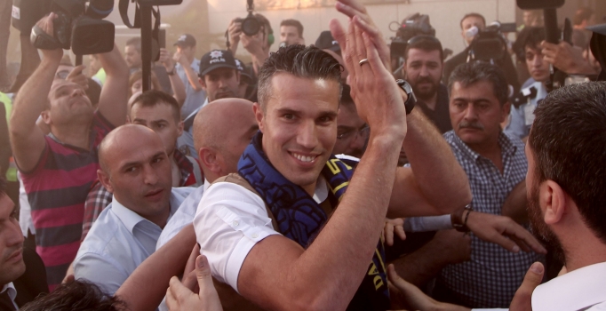 Van Persie'nin İstanbul'a gelişi dünya basınında