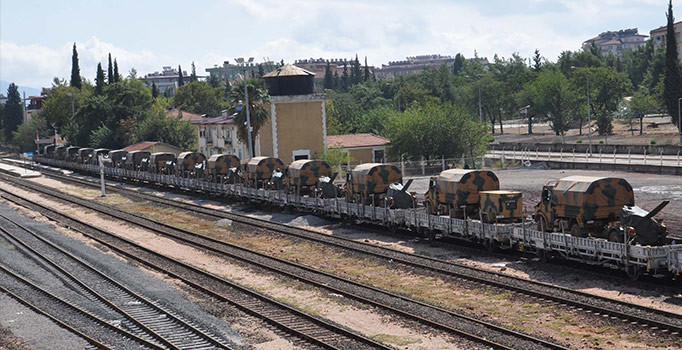 Fırat Kalkanı Harekatının 32. gününde Kilis'e sevkiyat devam ediyor