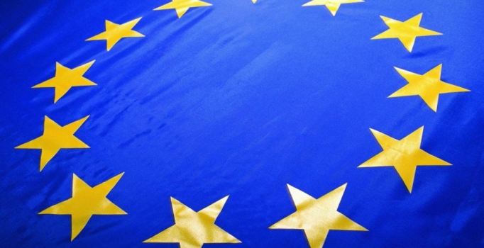 Yunanistan Euro için kurtarıldı