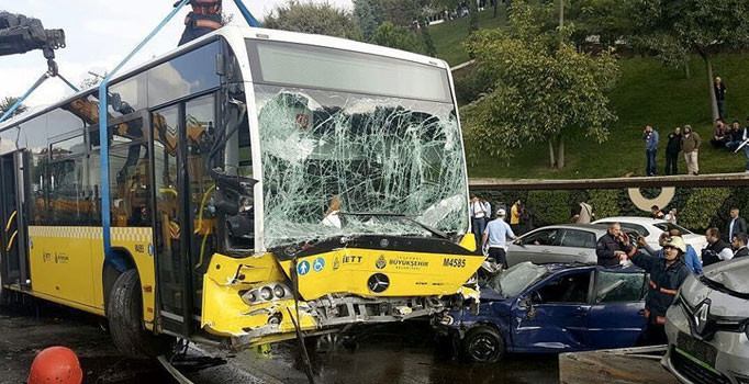 Metrobüs şoförüne saldıran yolcu tutuklandı - Son dakika haberleri