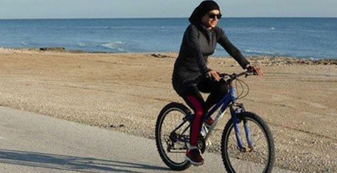 İranlı kadınlardan bisiklet fetvasına protesto