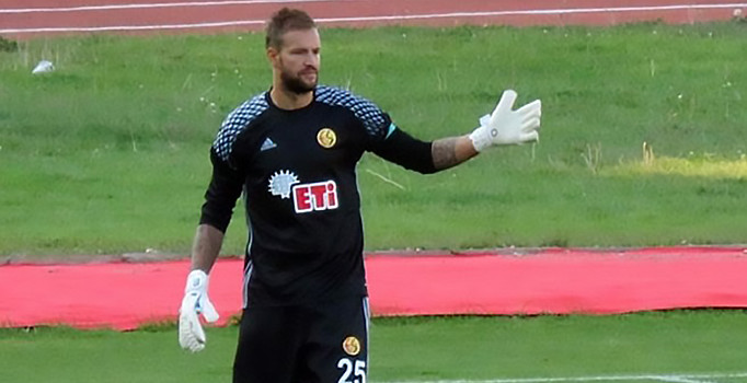 Eskişehirspor kalecisi Boffin sahalarda ender görülen bir gole imza attı