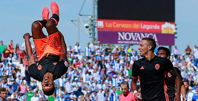 Eski Fenerbahçeli Nani Valencia'yı sırtladı