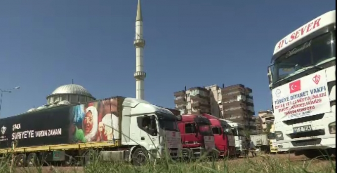 İzmir'den Suriye'ye 
300 ton yardım gönerildi