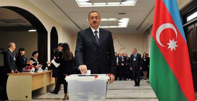 Azerbaycan'da referandum: 29 maddelik Anayasa değişikliği halka soruluyor